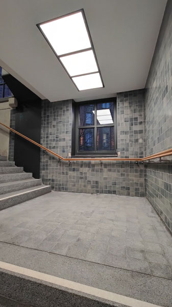 Aufgang in einer S-Bahn Station